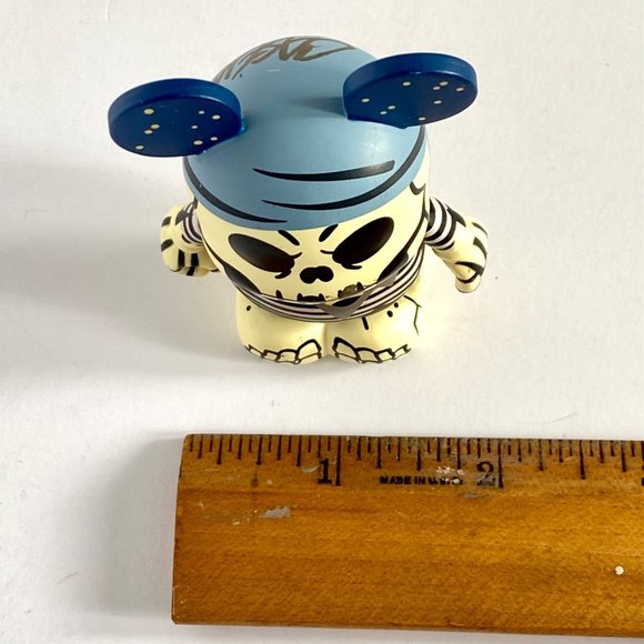 Disney Vinylmation Skeleton Pirates of the Caribbean Series 1 Signed 3in Figure - Picture 8 of 8
